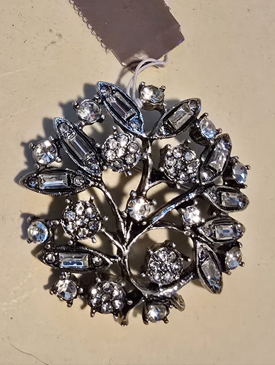J. Jill Jewelry - NWT Stunning J Jill Rhinestone Floral Circle Brooch - Silver Sparkle